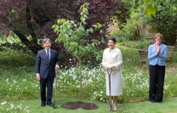 Emperor Naruhito and Empress Masako of Japan visited their alma mater, the University of Oxford Emperor Naruhito and Empress Masako of Japan visited their alma mater, the University of Oxford