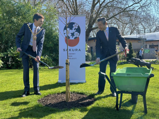 Ambassador Hiroshi SUZUKI and Councillor Robert Rigby, Mayor of Westminster